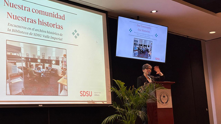 Mara Cota presenting